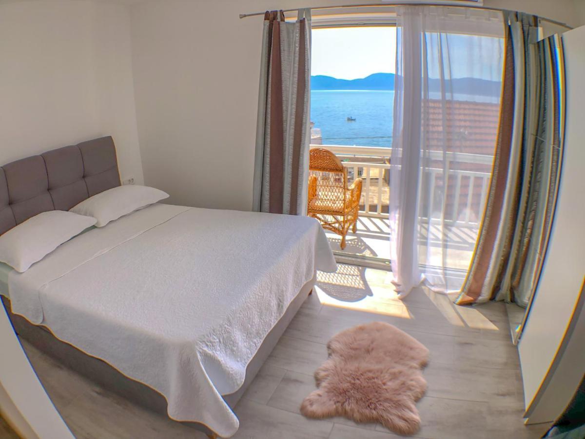 Apartments By The Sea Gradac, Makarska - 13181 Gradac  Kültér fotó
