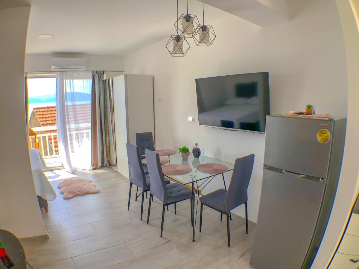 Apartments By The Sea Gradac, Makarska - 13181 Gradac  Kültér fotó